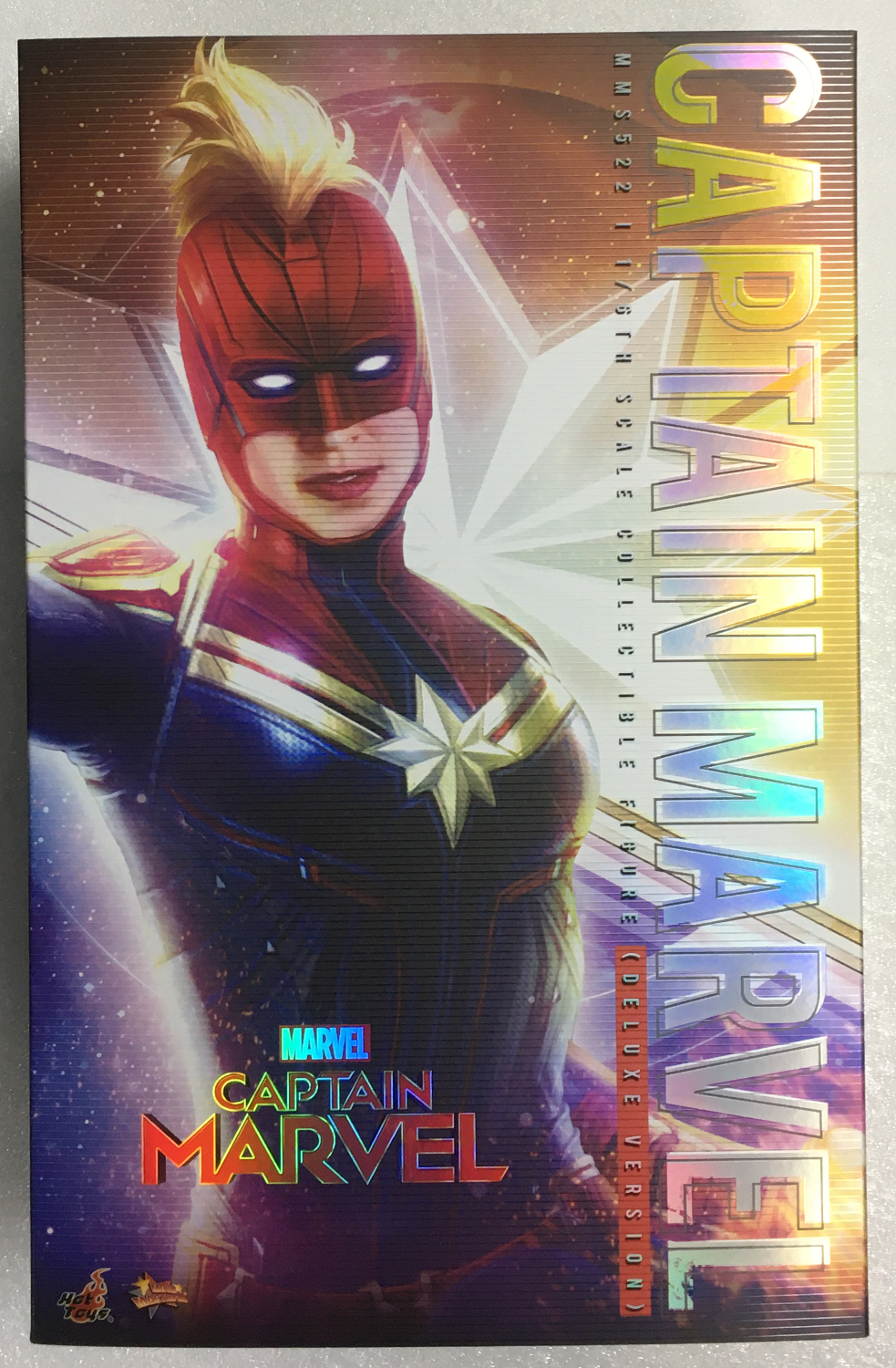 hot toys captain marvel deluxe 1:6 scale figure 1