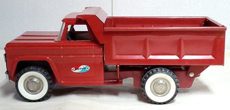 1967 Structo Pressed Steel Dump Truck and Sand Loader 5