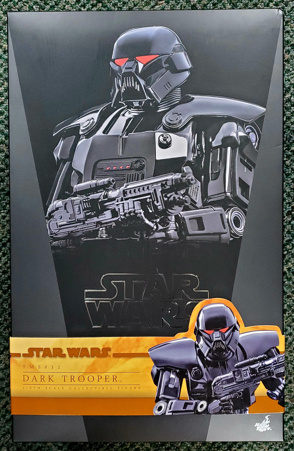 Hot Toys Star Wars The Mandalorian Dark Trooper 1:6 Scale Figure 1