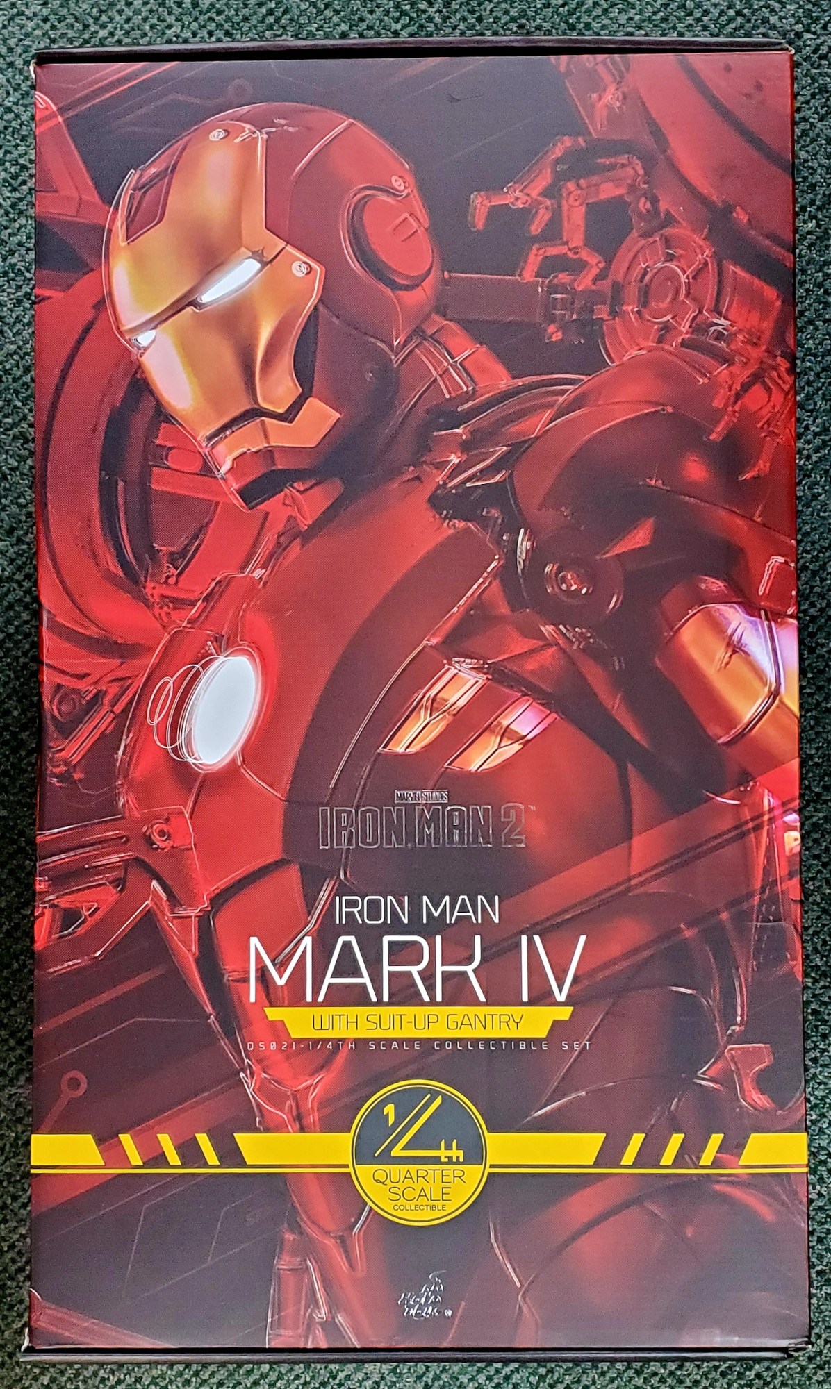 Hot Toys Iron Man 2 Mark IV with Suit-Up Gantry 1:4 Scale Figure 1