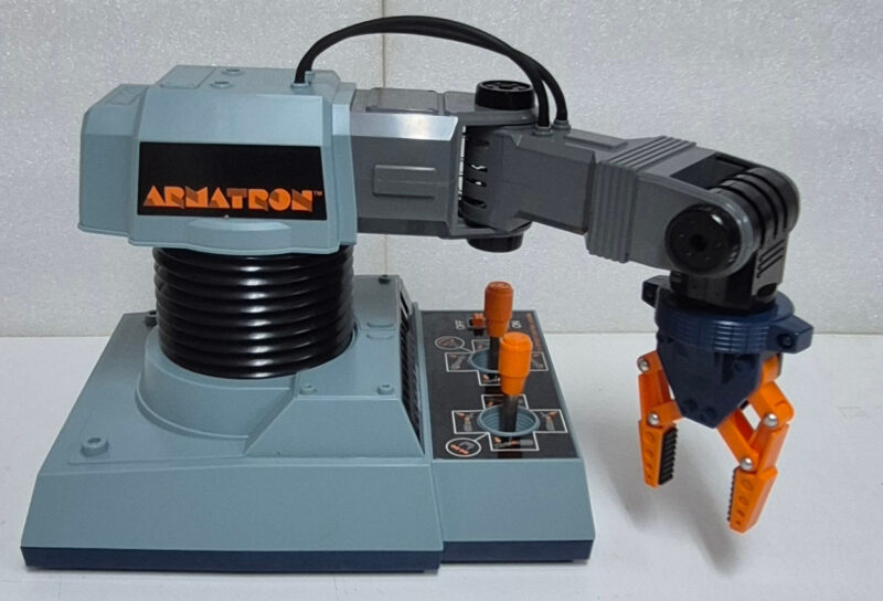 1981 Tomy Armatron Robotic Arm Complete in the Box 10