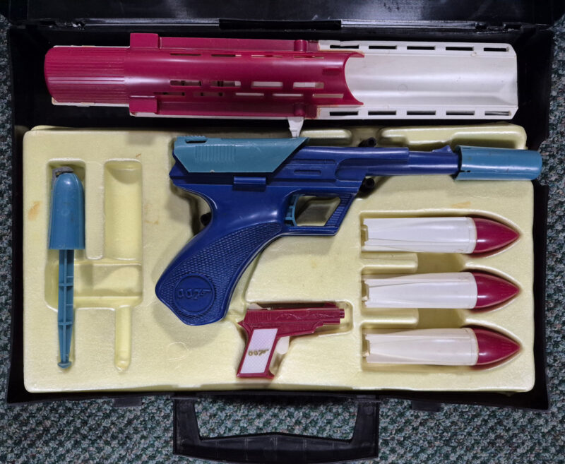 1966 Multiple Toymaker James Bond 007 Assault Raider Kit Attache Case: Complete 8