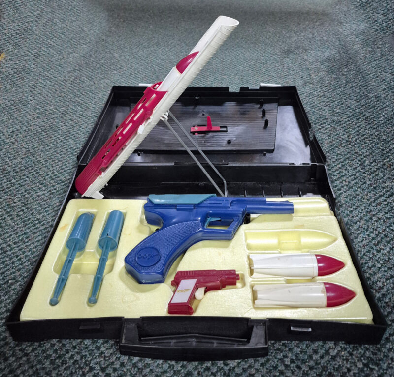 1966 Multiple Toymaker James Bond 007 Assault Raider Kit Attache Case: Complete 9