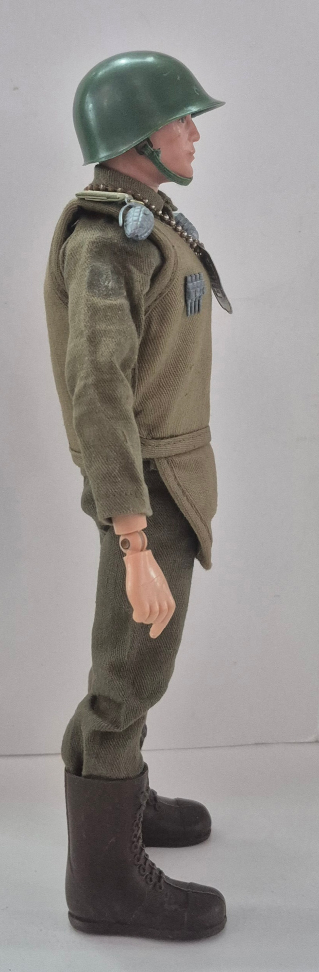 hasbro-1966-gi-joe-action-soldier-with-81mm-mortar-equipment-set-5 1966 Hasbro G.I. Joe Action Soldier with 81mm Mortar Equipment Set 5