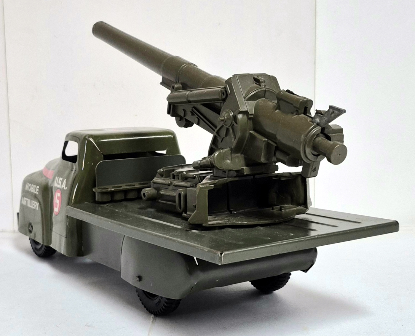 marx-pressed-steel-usa-mobile-artillery-flatbed-truck-with-moiunted-anti-aircraft-gun2 1950's Marx Pressed Steel U.S.A. Mobile Artillery Flatbed Truck with Mounted Anti-Aircraft Gun 2