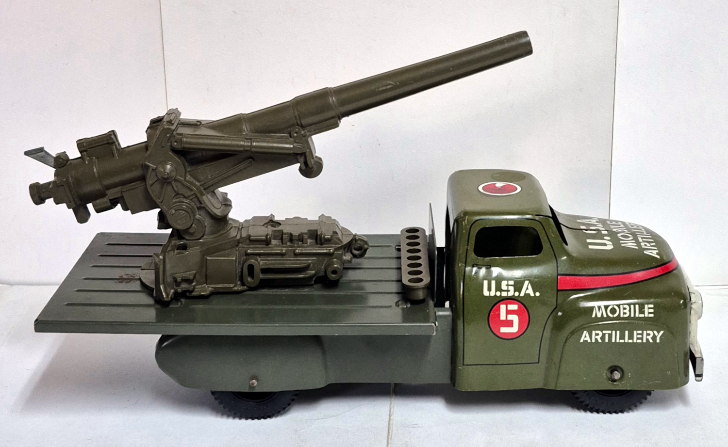 marx-pressed-steel-usa-mobile-artillery-flatbed-truck-with-moiunted-anti-aircraft-gun3 1950's Marx Pressed Steel U.S.A. Mobile Artillery Flatbed Truck with Mounted Anti-Aircraft Gun 3