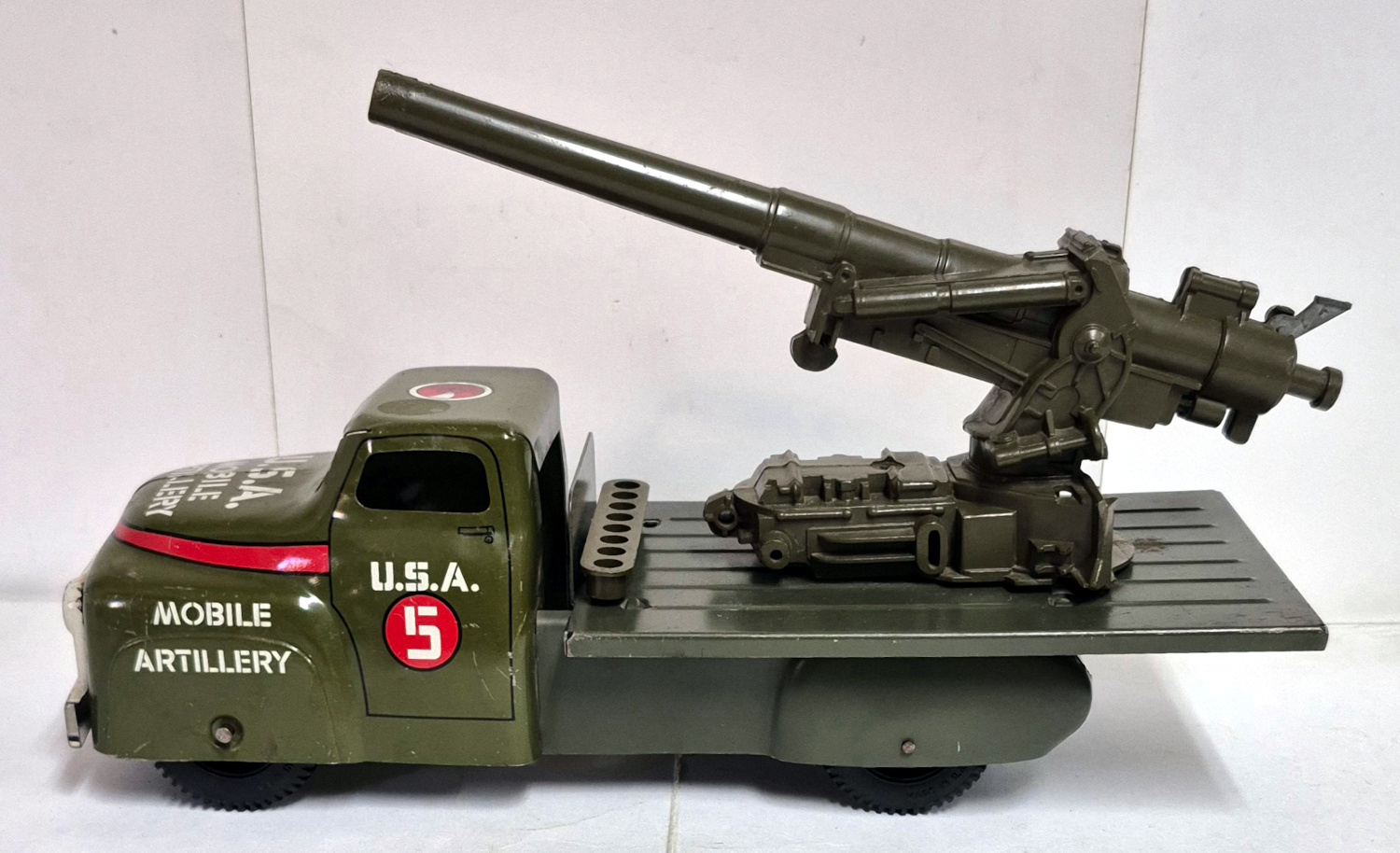 marx-pressed-steel-usa-mobile-artillery-flatbed-truck-with-moiunted-anti-aircraft-gun4 1950's Marx Pressed Steel U.S.A. Mobile Artillery Flatbed Truck with Mounted Anti-Aircraft Gun 4