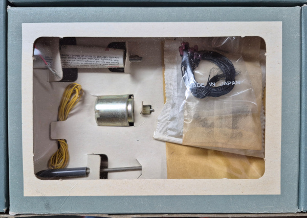 1960-renwal-the-visible-v8-autio-engine-model-kit-7 Vintage 1960 Renwal The Visible V8 Transparent Operating Auto Engine Model Kit Complete and Unbuilt in the Box 7