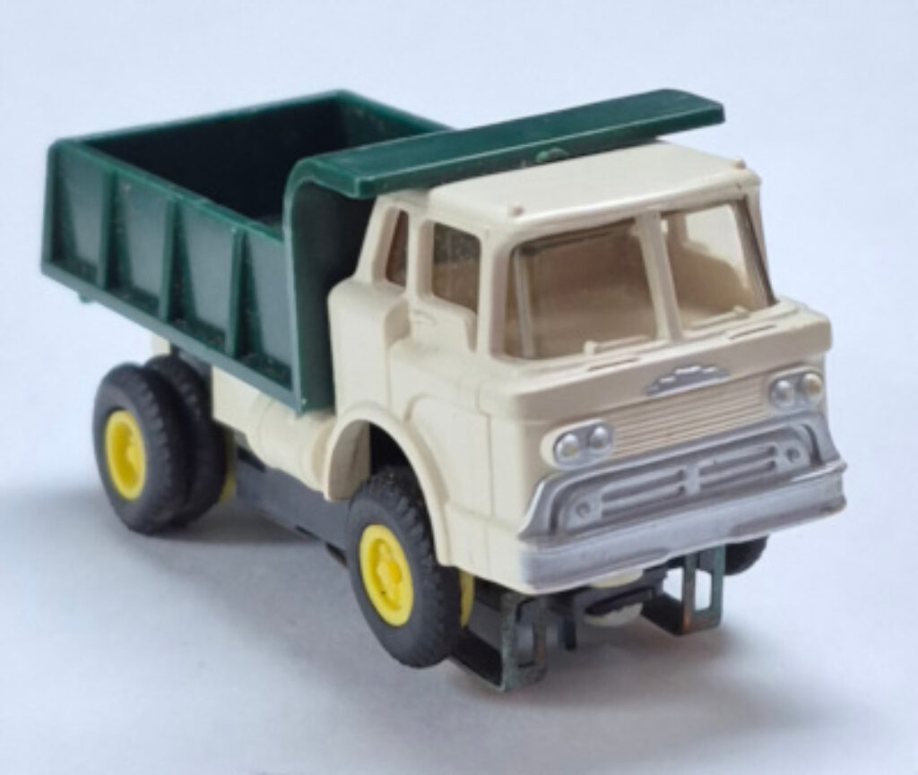 Aurora Thunder Jet 500 #1362 White & Green Dump Truck HO Slot Car: Track Tested 1