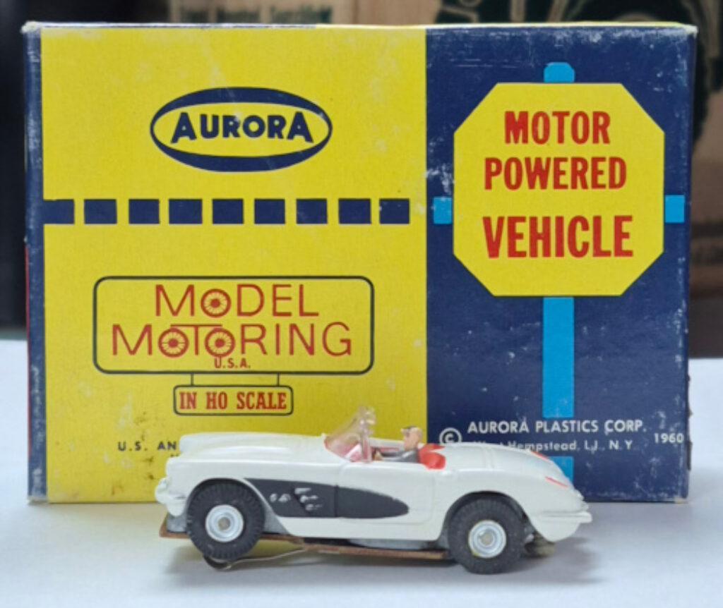 Aurora Model Motoring Vibrators #1543 White Corvette Convertible HO Slot Car & Box: Track Tested 1