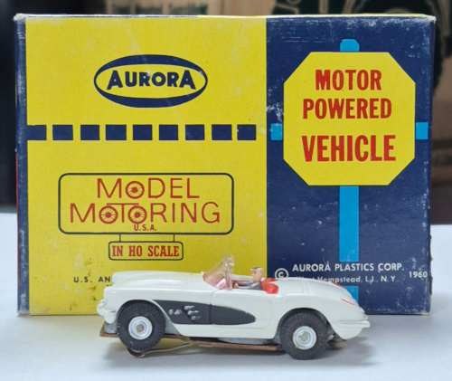 Aurora Model Motoring Vibrators #1543 White Corvette Convertible HO Slot Car & Box: Track Tested 1