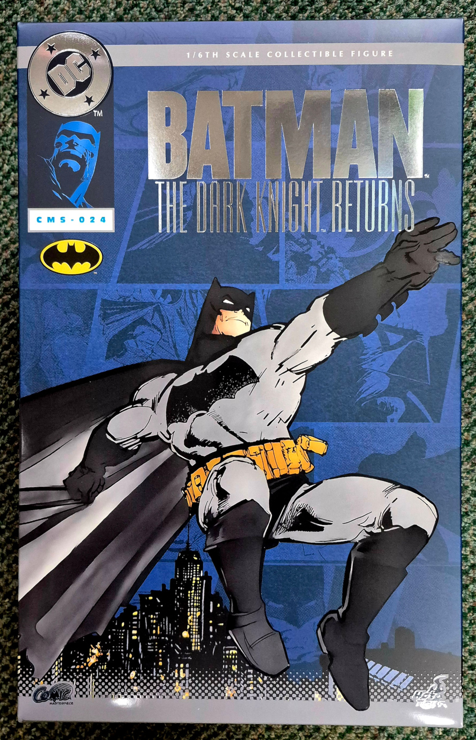 Hot Toys CMS024 Batman: The Dark Knight Returns 1:6 Scale Figure 1