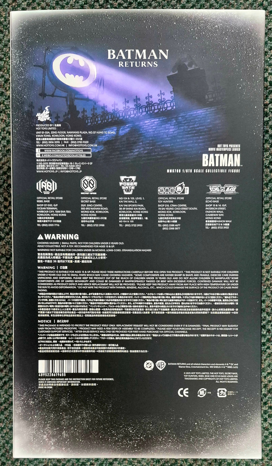 hot-toys-mms669-batman-returns-batman-figure-2 Hot Toys MMS769 Batman Returns Michael Keaton as Batman 1:6 Scale Figure 2