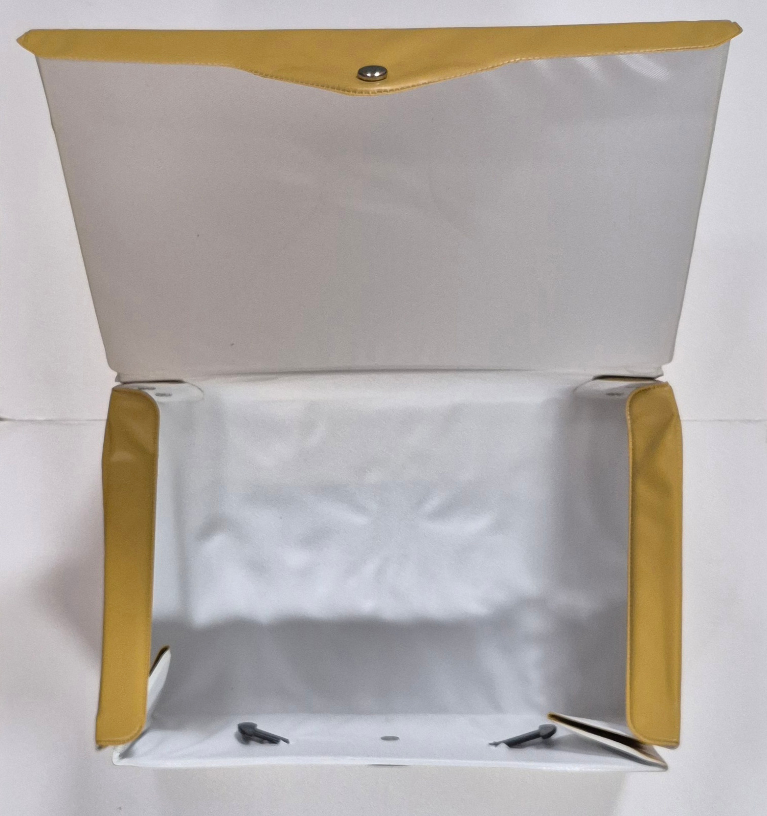 mattel-hot-wheels-hot-birds-collectors-case-7 1970 Mattel Hot Wheels Hot Birds Collectors Case with Insert Trays 7