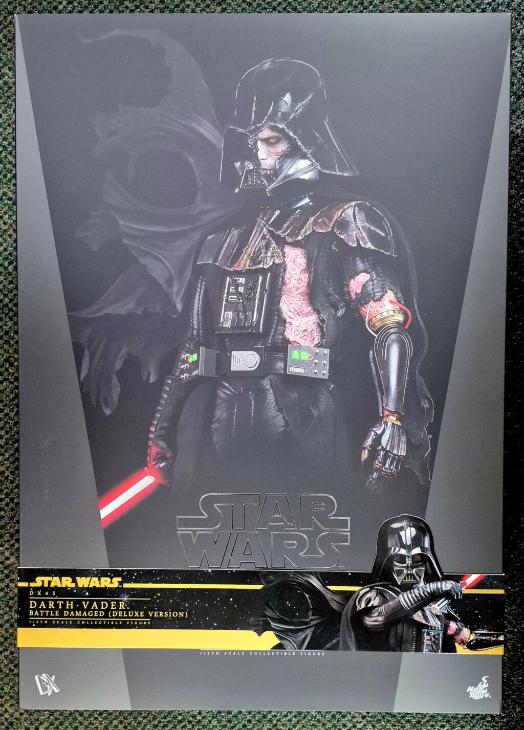 Hot Toys DX45 Star Wars Battle-Damaged Darth Vader Deluxe Version 1:6 Scale Figure 1