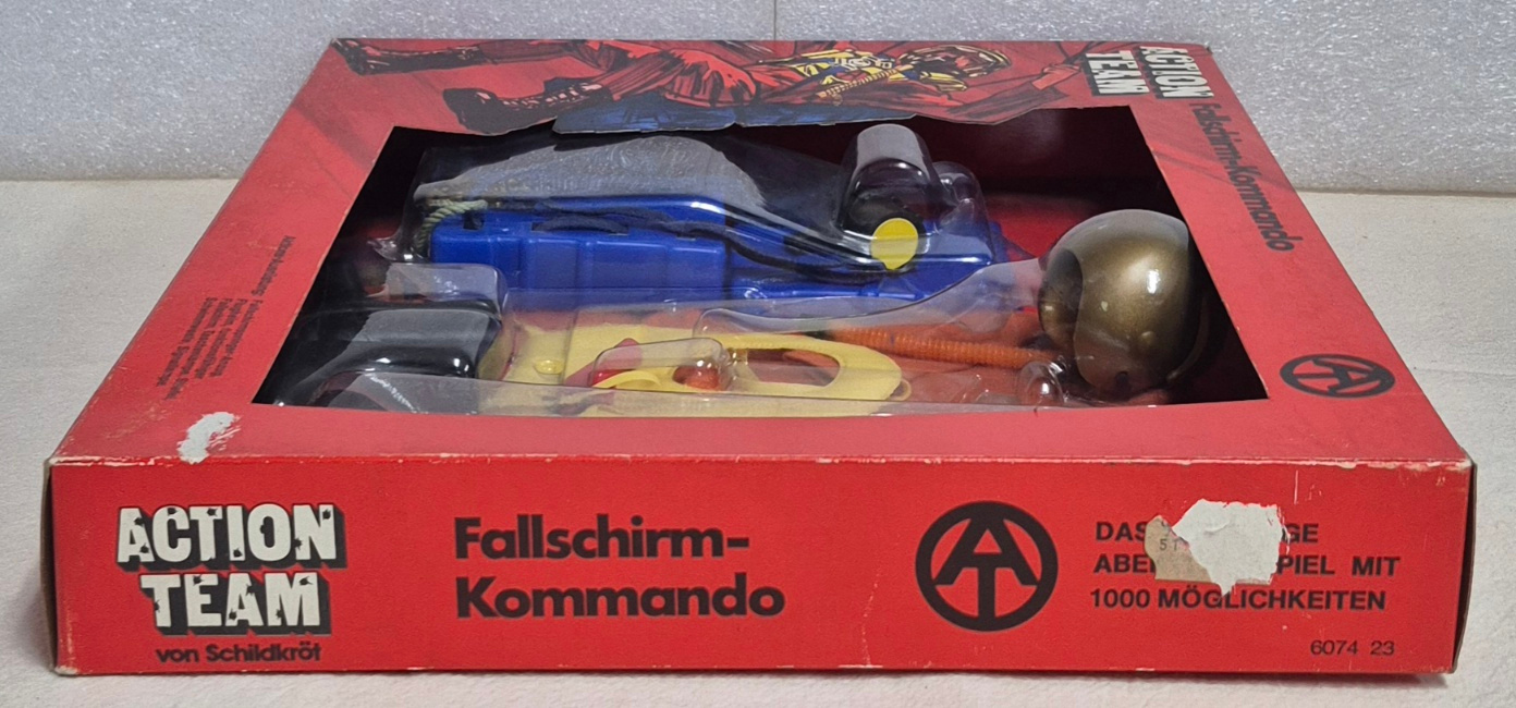 schildkrot-hasbro-gi-joe-action-team-fallschirm-kommando-fantastic-freefall-set-5 1970 Schildkrot Hasbro G.I. Joe Action Team Fallschirm-Kommando (Fantastic Freefall) Set : Mint in Box 5