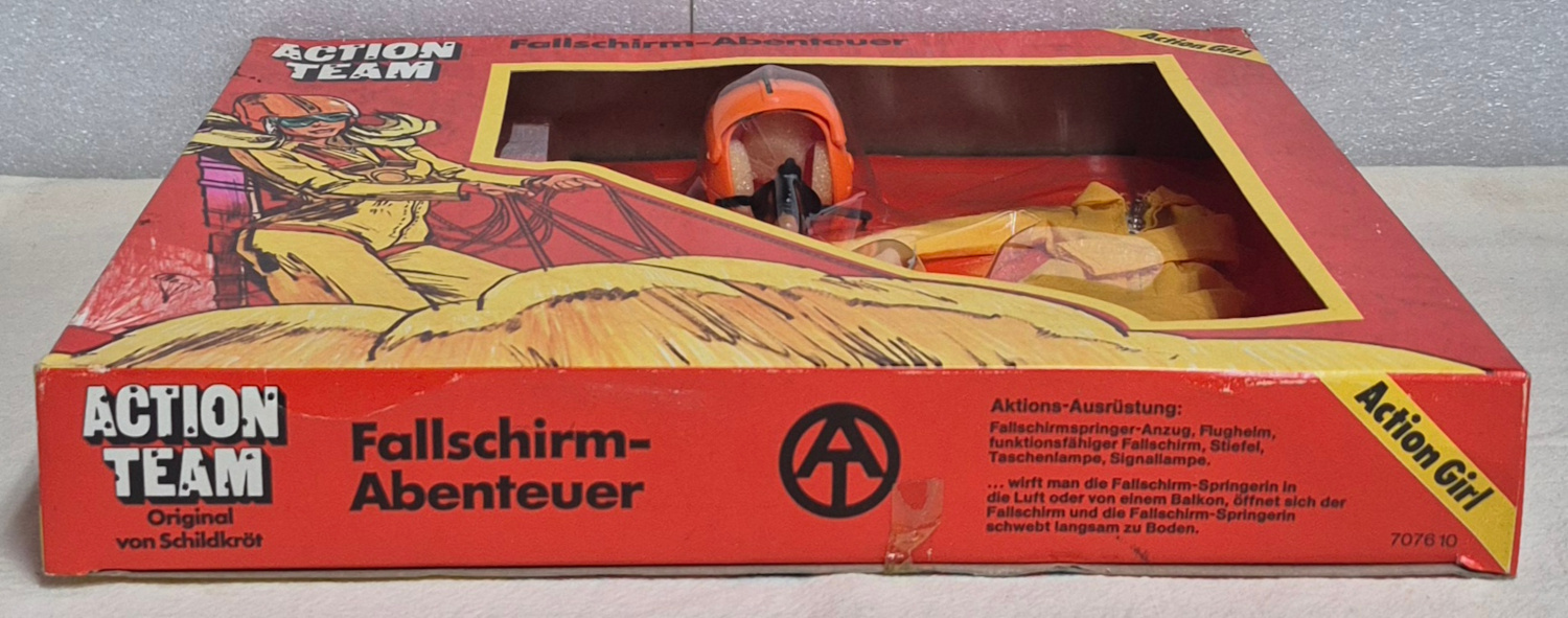 schildkrot-hasbro-gi-joe-action-team-parachute-adventure-outfit-for-action-girl-4 1975 Schildkrot Hasbro G.I. Joe Action Team Parachute Adventure (Fallschirm-Abenteuer) Outfit for Action Girl: Mint in Box 4