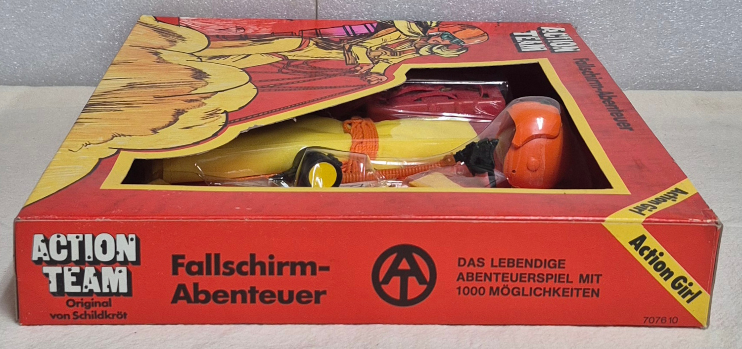 schildkrot-hasbro-gi-joe-action-team-parachute-adventure-outfit-for-action-girl-5 1975 Schildkrot Hasbro G.I. Joe Action Team Parachute Adventure (Fallschirm-Abenteuer) Outfit for Action Girl: Mint in Box 5