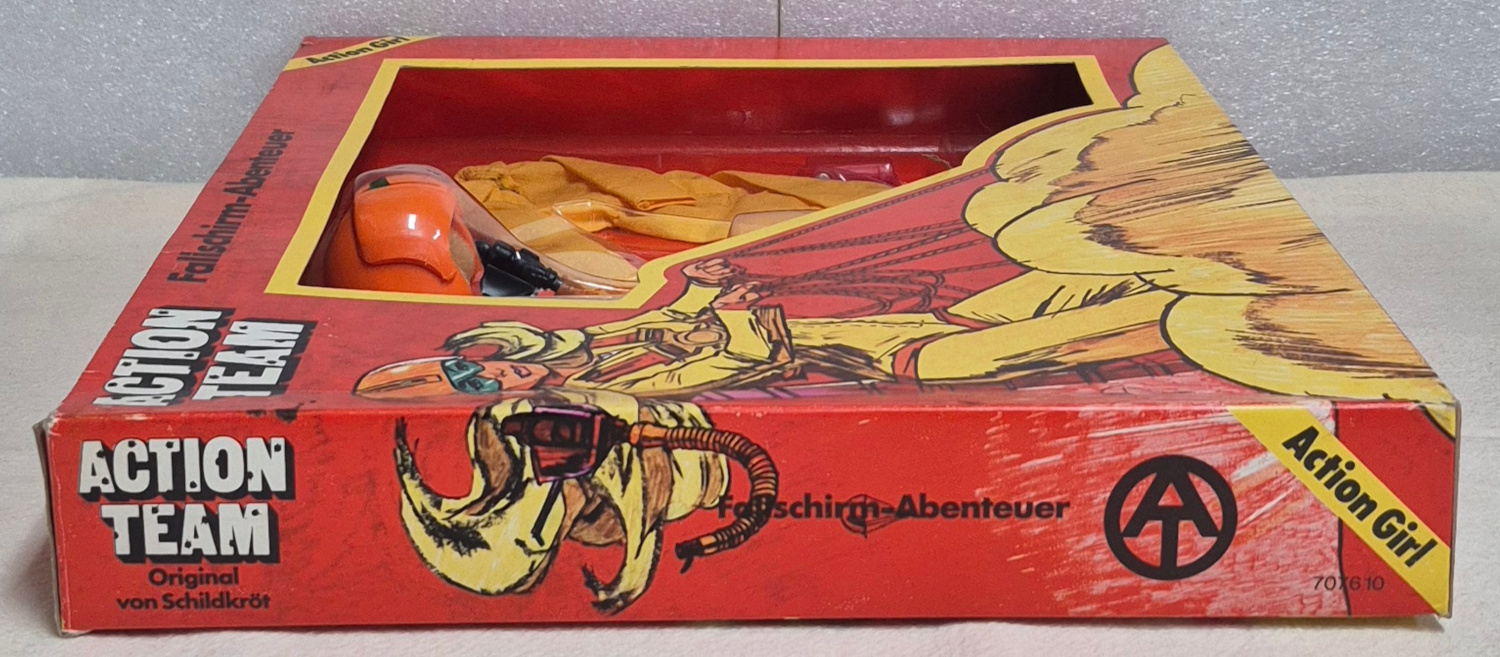 schildkrot-hasbro-gi-joe-action-team-parachute-adventure-outfit-for-action-girl-6 1975 Schildkrot Hasbro G.I. Joe Action Team Parachute Adventure (Fallschirm-Abenteuer) Outfit for Action Girl: Mint in Box 6
