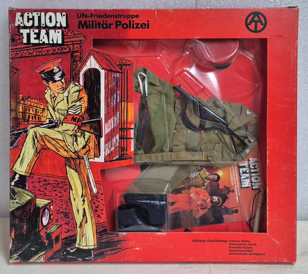 1970 Schildkrot Hasbro G.I. Joe Action Team UN-Friedenstruppe Militär Polizei (Military Police) Uniform Set : Mint in Box 1
