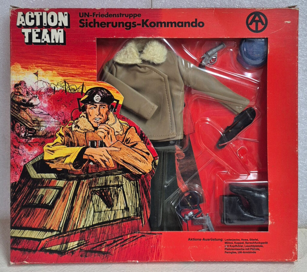 1970 Schildkrot Hasbro G.I. Joe Action Team UN-Friedenstrupper Sicherungs-Kommando (U.N. Peacekeeping Force Security Command) Uniform Set : Mint in Box 1