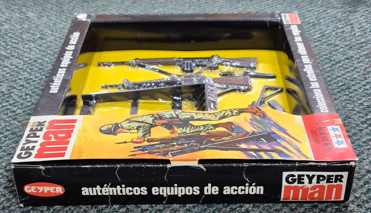 geyperman-hasbro-gi-joe-7303-armero-rifle-rack-6 MIP 1975 Geyperman Hasbro G.I. Joe Armero (Rifle Rack) #7303: Mint in Package 6