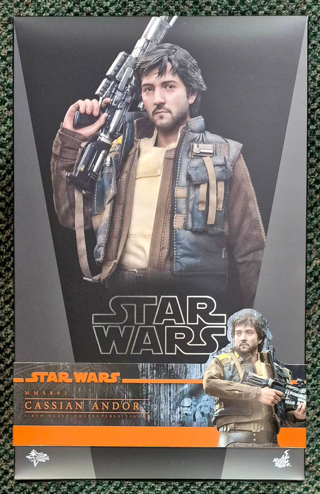 Hot Toys MMS802 Star Wars: Rogue One Cassian Andor 1:6 Scale Figure 1