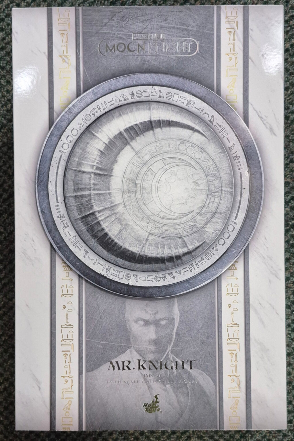 Hot Toys TMS139 Moon Knight Mr. Knight 1:6 Scale Figure 1
