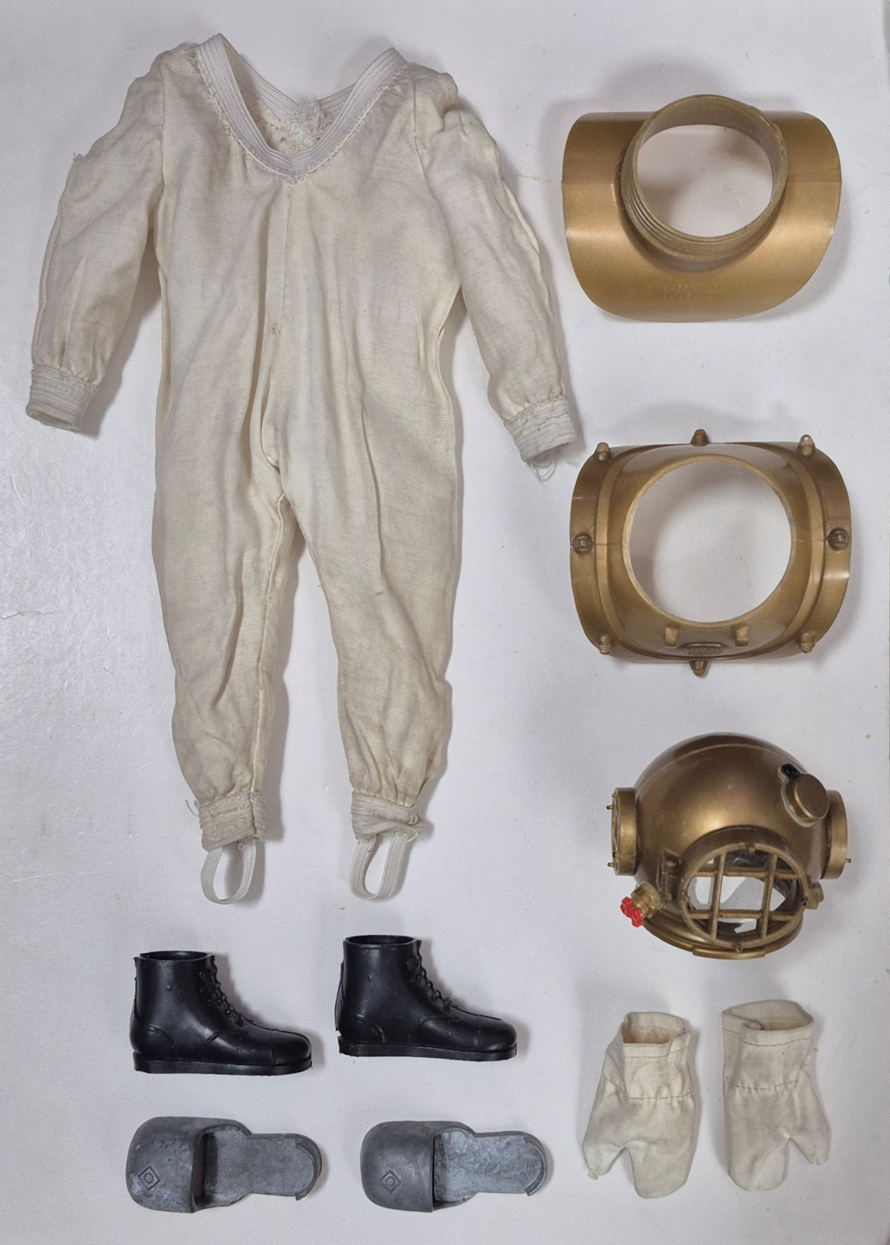 hasbro-1969-adventures-of-gi-joe-underwater-diver-eight-ropes-of-danger-set-7950-10 1969 Hasbro Adventures of G.I. Joe Underwater Diver with Eight Ropes of Danger Set 7950 in Custom Box 10