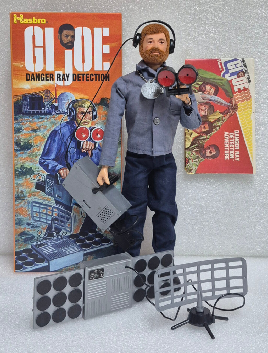 1975 Hasbro G.I. Joe Adventure Team Land Adventurer with Danger Ray Detection Equipment Set 7333 in Custom Box 1