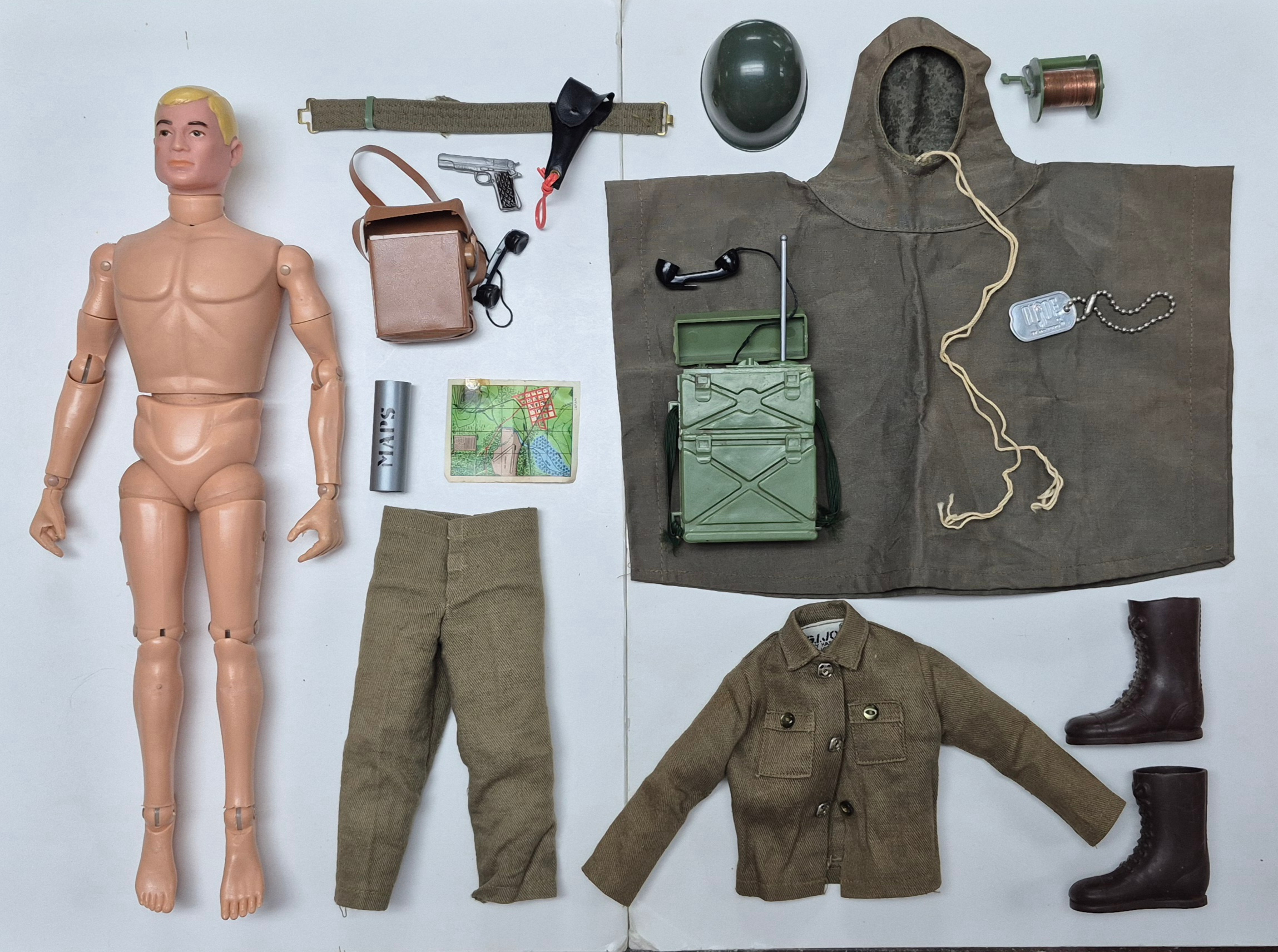 hasbro-1964-gi-joe-action-soldier-and-command-post-set-7517-7 1964 Hasbro G.I. Joe Action Soldier & Command Post Poncho Set 7517 Complete 7